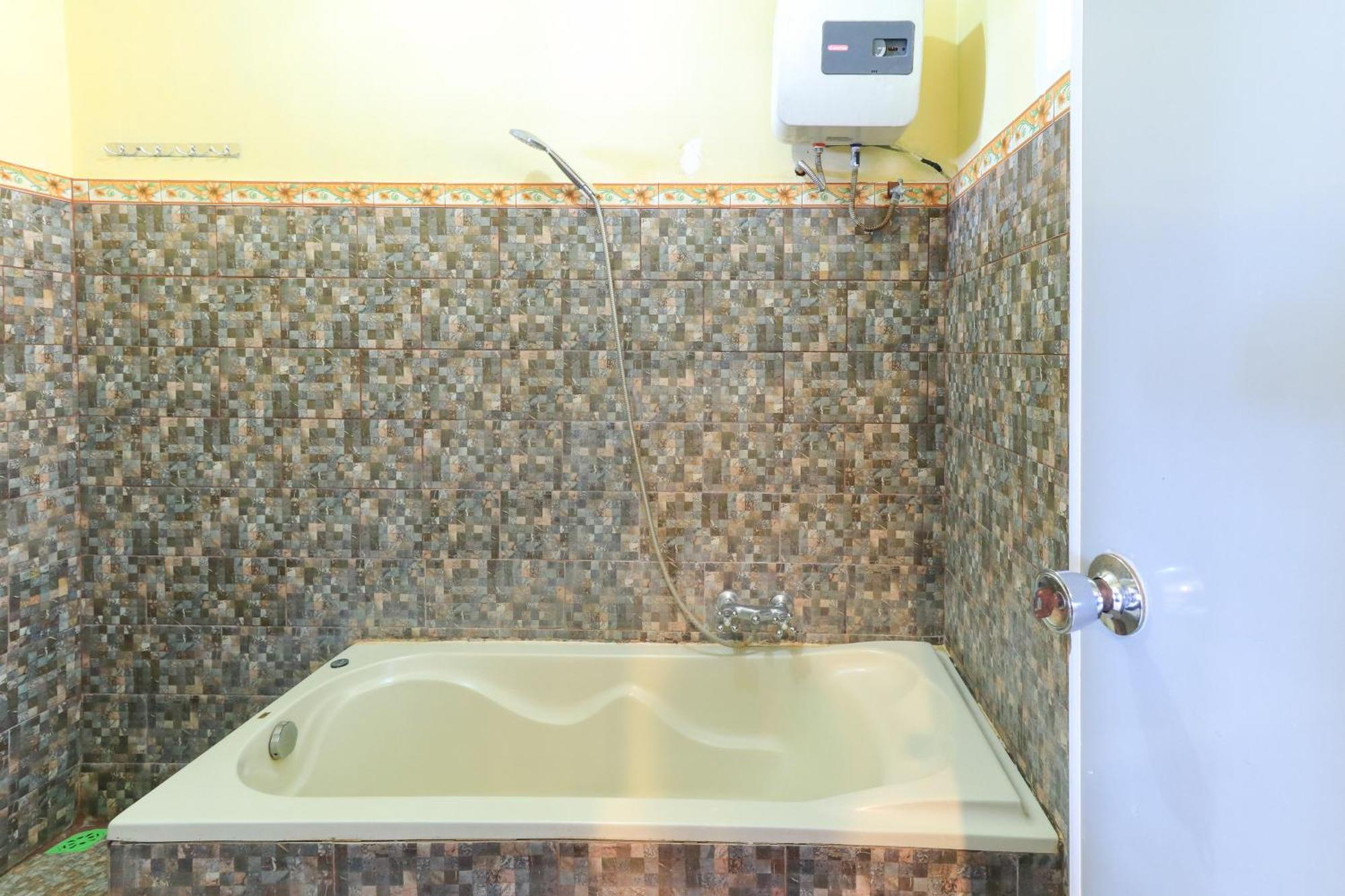 Hotel Tara Bar & Resto Air Sanih Kubutambahan (Bali) Quarto foto